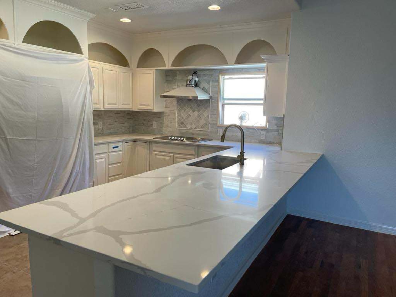 Calacatta Quartz Peninsula